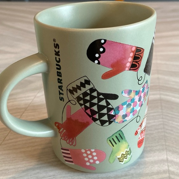 Starbucks Collector’s mug-2017 Mittens Part of holiday collection. Never used - Picture 2 of 4